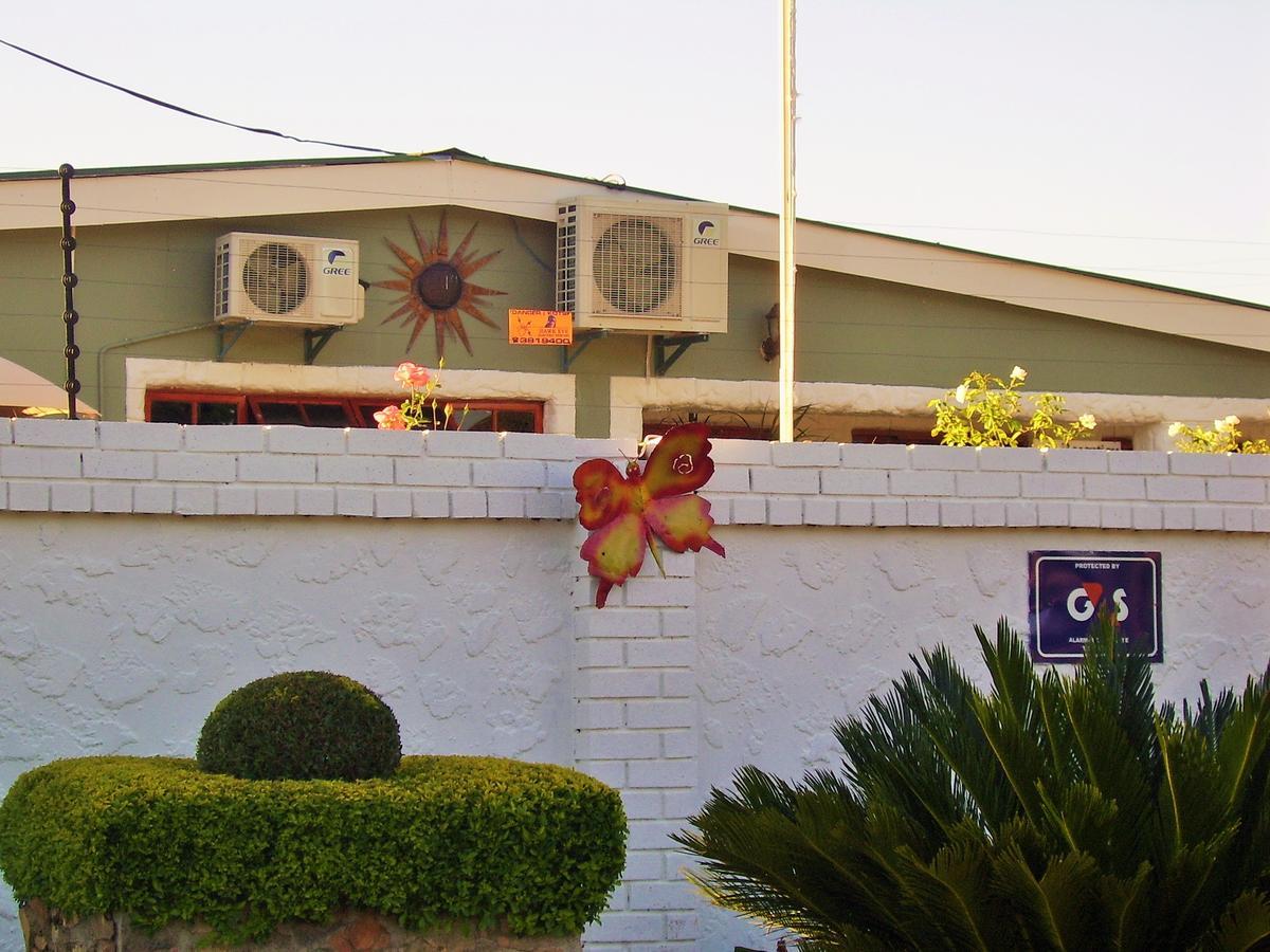 Berry Bliss Guest House Gaborone Exterior foto